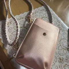 ikkaのメタリックピンクのショルダーポーチ