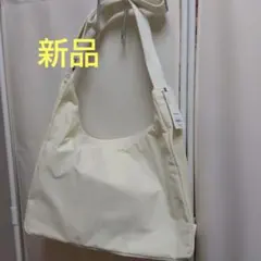 新品　guショルダーバッグのサムネイル