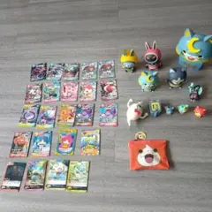 妖怪ウォッチ　フィギュア & ミニポーチ & カード 23枚　他