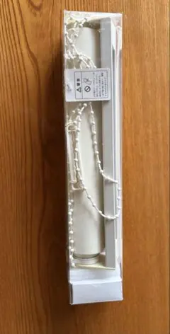 롤 스크린: 폭 27 센티미터, 170 센티미터, 길이: 크림