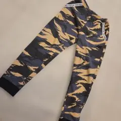 New Balance 迷彩柄 ジャージ パンツ ジョガーパンツ