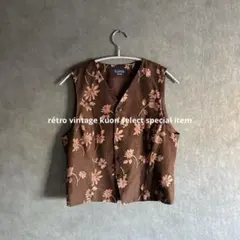 昭和レトロ花柄ベスト　ヴィンテージベスト　古着　レイヤード　重ね着コーデ　総柄