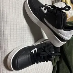 Nike ブラック/ホワイト スニーカー