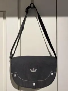 adidas グレー ショルダーバッグ トレフォイルロゴ