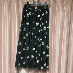 新品未使用♡ミラオーウェン花柄刺繍 プリーツロングスカート ブラックのサムネイル
