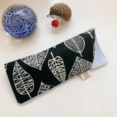 メガネケース　ペンケース等に★北欧　黒地に白の葉脈柄　 ハンドメイド