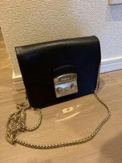 FURLA ブラック ショルダーバッグ