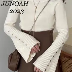 【2023】JUNOAH デザインフレアスリーブニット　ホワイフリー930