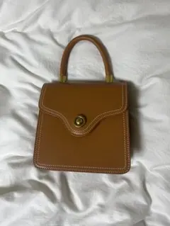 ブラウン フラップ付きハンドバッグ