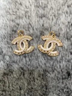 CHANELビンテージボタンチャーム ゴールドホワイトパール21mm刻印有2個