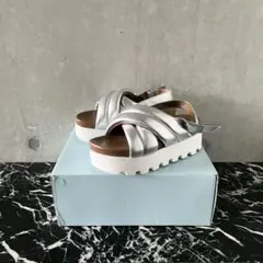 MINNETONKA ミネトンカ/パフィーサンダル クロスベルトパデッドサンダルのサムネイル