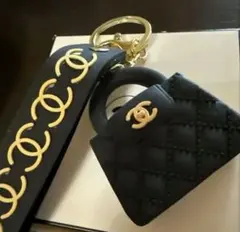 CHANEL ノベルティ ブラック ミニバッグ キーチェーン付きのサムネイル