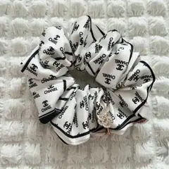 シャネル ノベルティ シュシュ チャーム付き