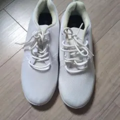 ホワイト メッシュ スポーツシューズ　白スニーカー