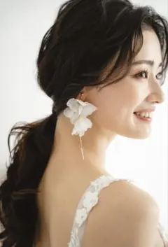 Bride me ホワイト花モチーフ ピアス