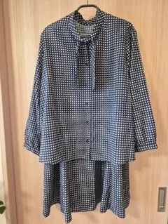 チェック柄ブラウスとスカートのセットアップ