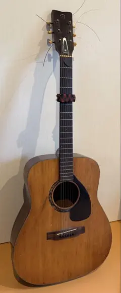 YAMAHA FG 赤ラベル 希少 1972年 ヴィンテージ これ、1971年製のヤマハの赤ラベルFG-300だけど、600ドルって
