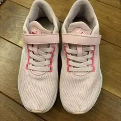 Puma ピンク スニーカー SoftFoam 23.5
