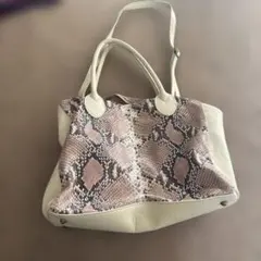コシノヒロコ　ヘビ柄ベージュハンドバッグ　イタリア製