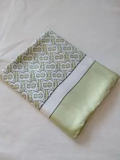 【新品未使用】BURBERRY ライトグリーン シルクスカーフ