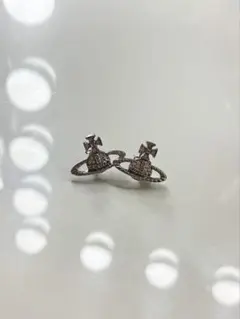 Vivienne Westwood 宇宙テーマ シルバー土星型ピアス - メルカリ