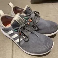 adidas グレー スニーカー　ランニングシューズ　23.5センチ