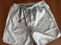 Nike ライトグレー ショートパンツ
