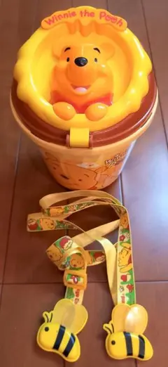【希少】ディズニー プーさん ポップコーンバケツ(ストラップ付) 希少】ディズニー プーさん ポップコーンバケツ (ストラップ付