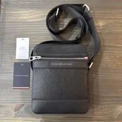 TOMMY HILFIGER ブラックショルダーバッグ