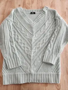 ケーブル編み Vネックセーター ミントグリーン