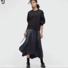 UNIQLO ブラック プリーツスカート 67cm