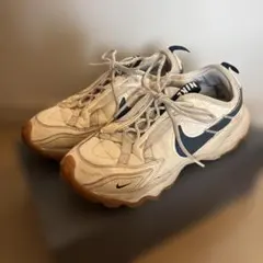 NIKE スニーカー ホワイト ネイビー ガムソールのサムネイル