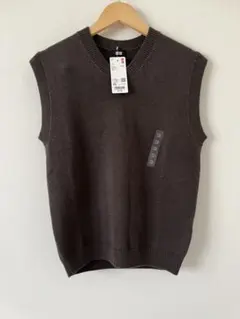 ユニクロ　UNIQLO ニットVネックベスト　【新品未使用】