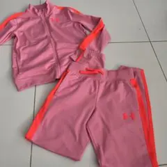 アンダーアーマー　キッズ子供服150ジャージセットアップ上下　ピンクオシャレ