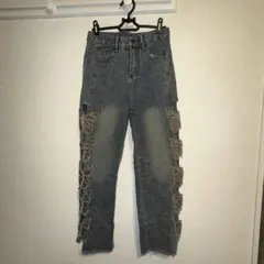 蝶刺繍ダメージデニムパンツ
