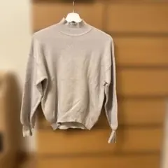 GU ハイネック セーター ライトベージュ