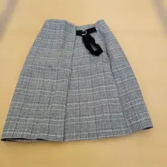 チェック柄タイトスカート 黒飾り付き
