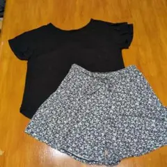 ユニクロ　黒Tシャツと花柄ショートパンツルームウェアのサムネイル