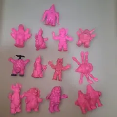 ピンクの怪獣フィギュアセット 13体