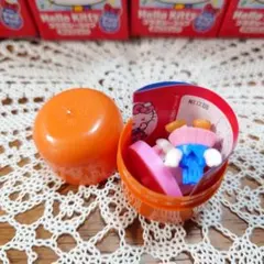 チョコエッグ　ハローキティ　コラボレーション　指ハート