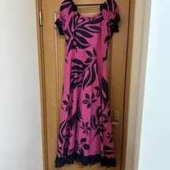 フラダンス用ドレス ピンクと黒の花柄