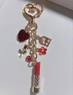 28♡大人可愛い♡ リップ＆ローズ 豪華チャーム キーホルダー ゴールド