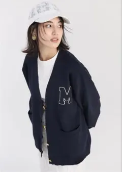ミラオーウェン　アップリケデザイン金釦Vネックニットカーディガン　2025AW
