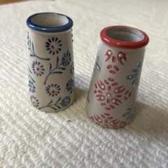 陶器製 一輪挿し 青と赤の花柄