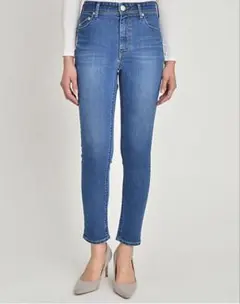 Item thumbnail for item 6cf48def-9054-44e0-805c-f3c9613cb11f