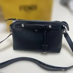 FENDI バイザウェイミディアム　黒のサムネイル