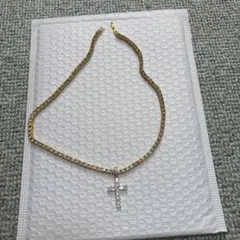 ゴールドテニスチェーン十字架付き