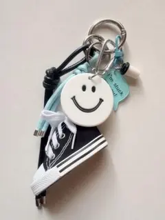 A106 じゃらじゃらキーホルダー　スニーカー　ニコちゃん　キーホルダー