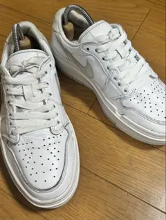 NIKIE AIR JORDAN ELEVATED LOW 23.5