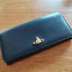 Vivienne Westwood黒の長財布 金色ロゴ付き